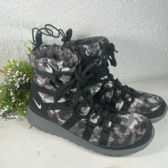 Nike Roshe One Hi Sneakerboots Camouflage Lined Cold Weather Sneakerboot 8 1/2 - Picture 1 of 15
